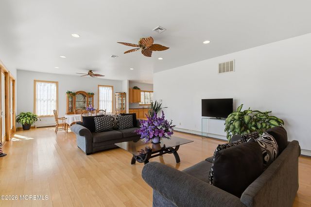 159 Harbor Inn Road, Bayville, NJ 08721