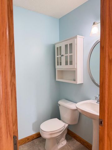 38634 Henna Circle, North Branch, MN 55056
