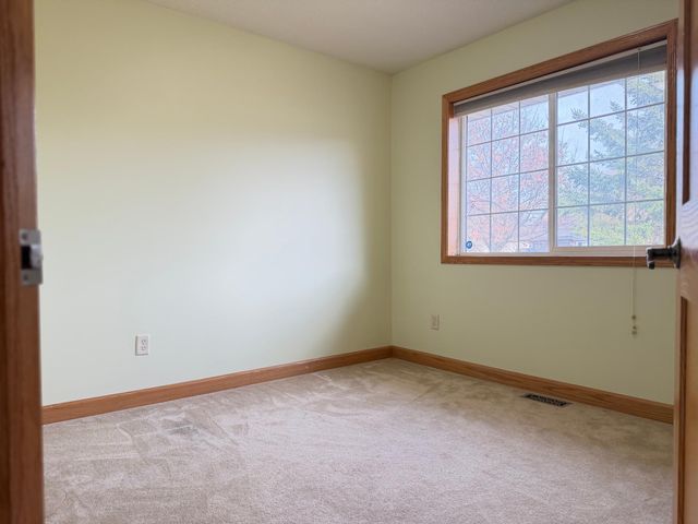 38634 Henna Circle, North Branch, MN 55056