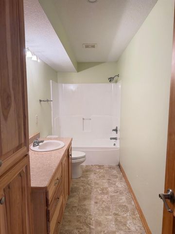 38634 Henna Circle, North Branch, MN 55056