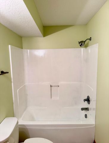 38634 Henna Circle, North Branch, MN 55056