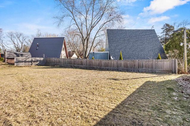 W9384 Ripley Road, Cambridge, WI 53523