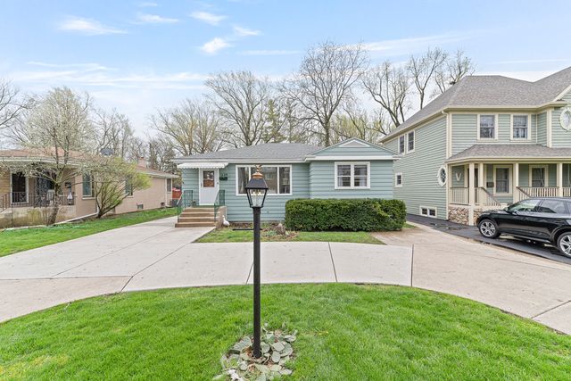 1129 Osterman Avenue, Deerfield, IL 60015