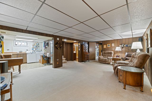 1129 Osterman Avenue, Deerfield, IL 60015