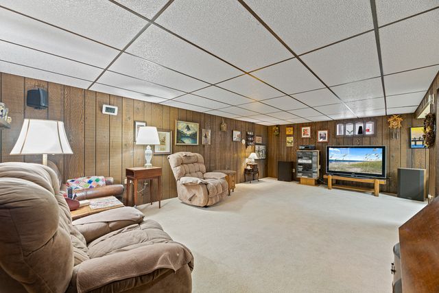 1129 Osterman Avenue, Deerfield, IL 60015