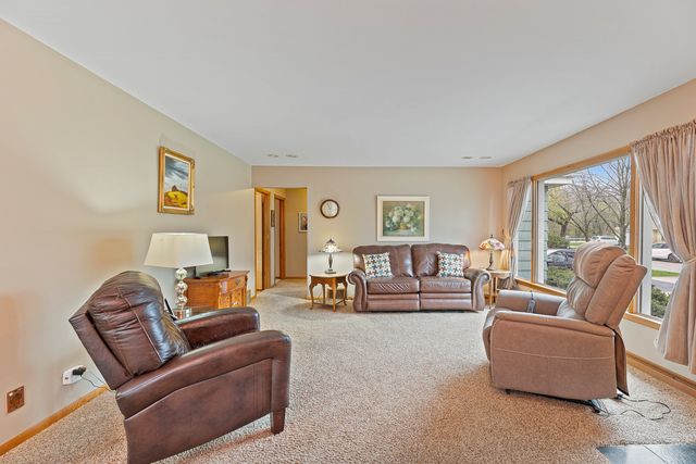 1129 Osterman Avenue, Deerfield, IL 60015