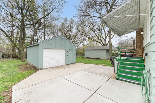1129 Osterman Avenue, Deerfield, IL 60015