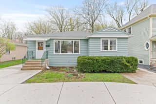 1129 Osterman Avenue, Deerfield, IL 60015