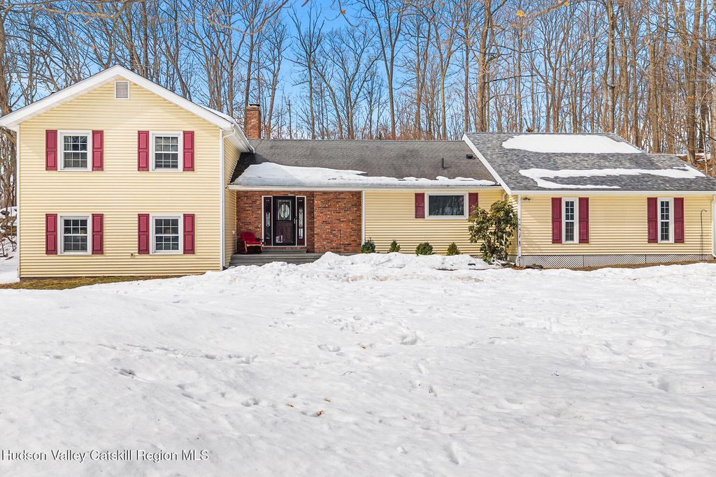 21 Straub Drive, Pleasant Valley, NY 12569
