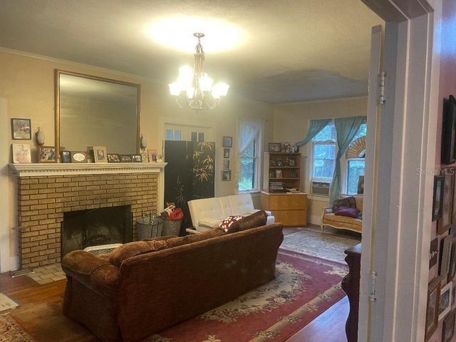 635 NE 9TH AVENUE, Gainesville, FL 32601