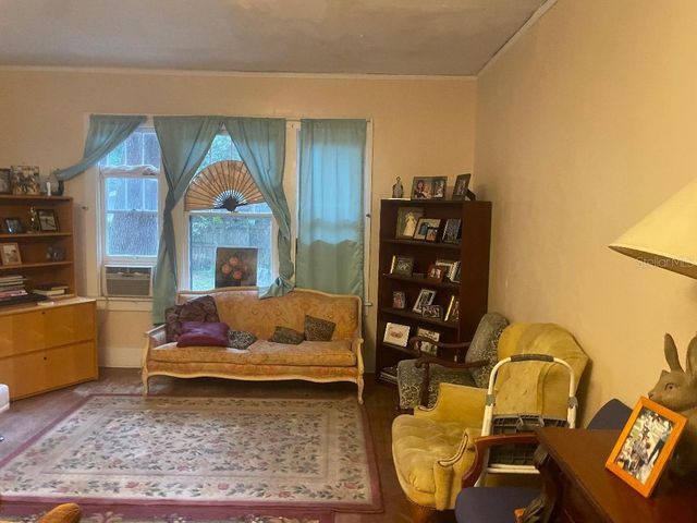 635 NE 9TH AVENUE, Gainesville, FL 32601