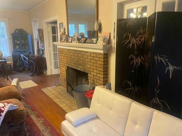 635 NE 9TH AVENUE, Gainesville, FL 32601