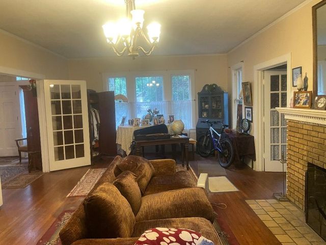 635 NE 9TH AVENUE, Gainesville, FL 32601