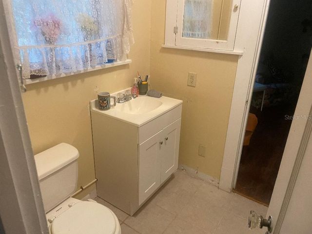 635 NE 9TH AVENUE, Gainesville, FL 32601