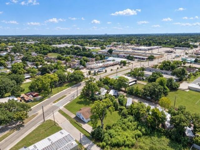 7713 Airline Drive, Houston, TX 77037