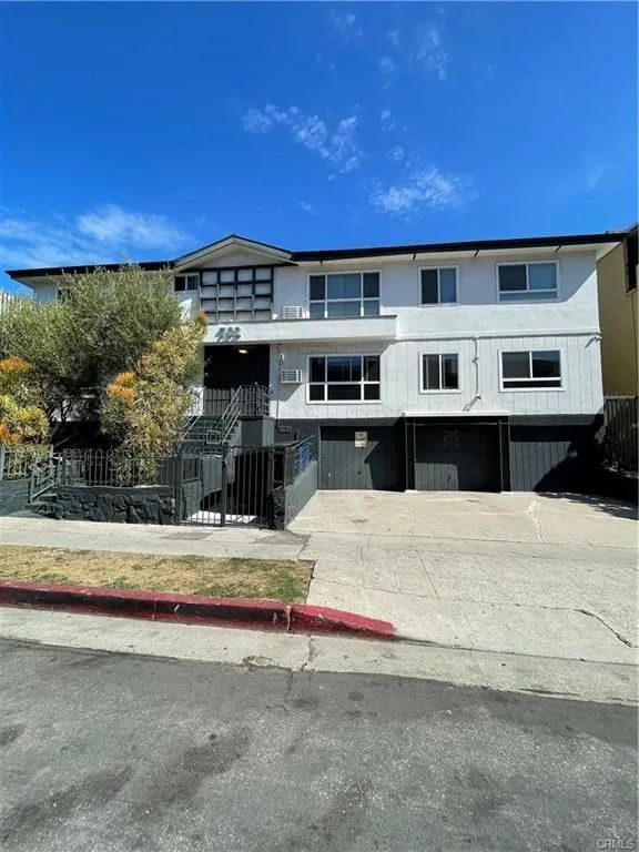 702 S St. Andrews, Los Angeles, CA 90005