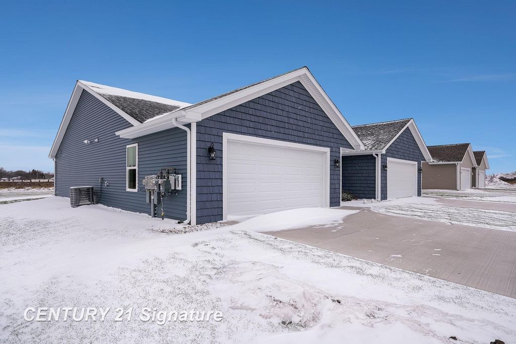 8487 N River Rock Drive, Freeland, MI 48623