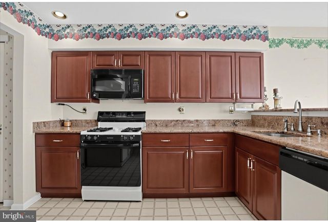 1406 BENTLEY DR, Warrington, PA 18976