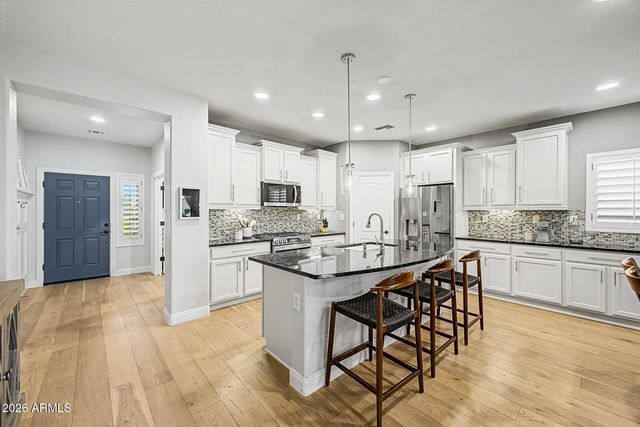 10781 W SADDLEHORN Road, Peoria, AZ 85383