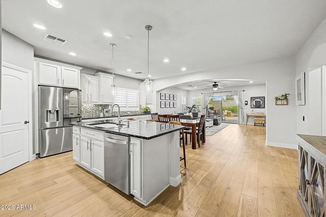 10781 W SADDLEHORN Road, Peoria, AZ 85383