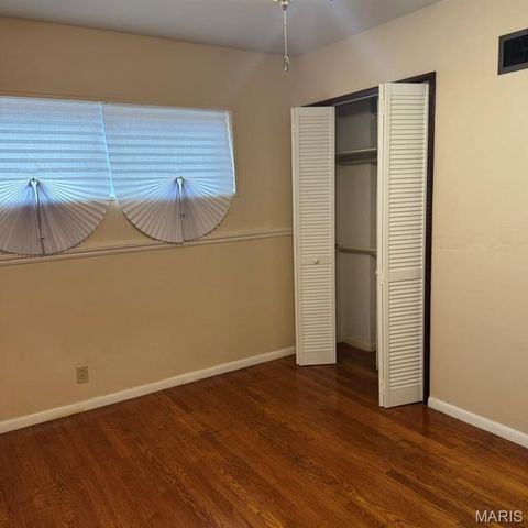 10016 Lakemoor Drive, St Louis, MO 63136