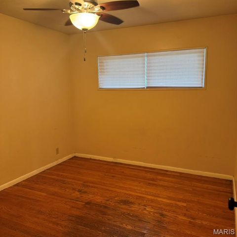 10016 Lakemoor Drive, St Louis, MO 63136