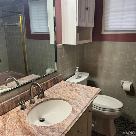 10016 Lakemoor Drive, St Louis, MO 63136