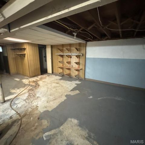 10016 Lakemoor Drive, St Louis, MO 63136