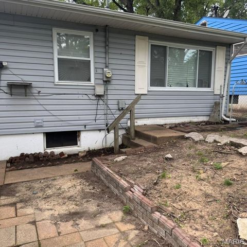 10016 Lakemoor Drive, St Louis, MO 63136