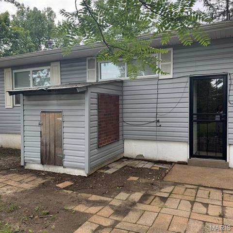 10016 Lakemoor Drive, St Louis, MO 63136