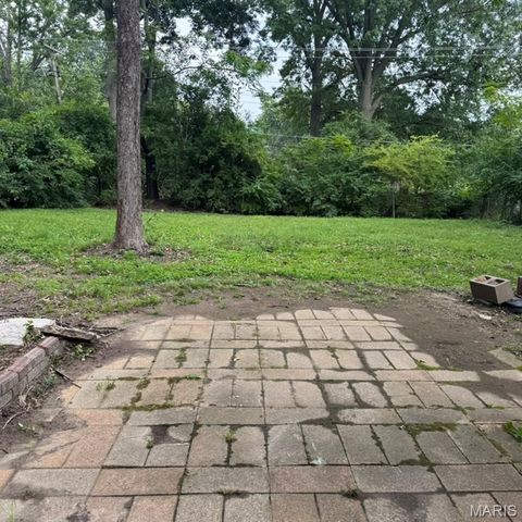 10016 Lakemoor Drive, St Louis, MO 63136