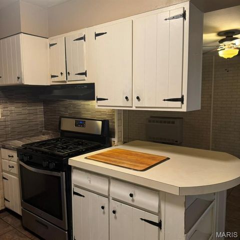 10016 Lakemoor Drive, St Louis, MO 63136
