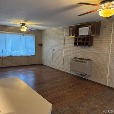 10016 Lakemoor Drive, St Louis, MO 63136