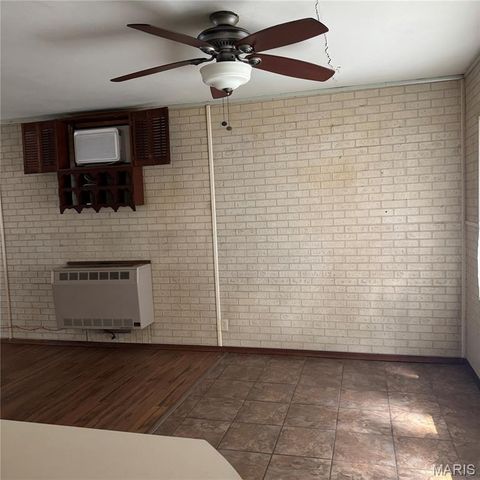 10016 Lakemoor Drive, St Louis, MO 63136