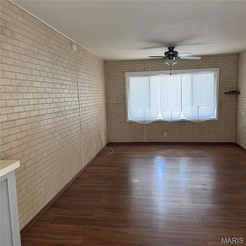 10016 Lakemoor Drive, St Louis, MO 63136