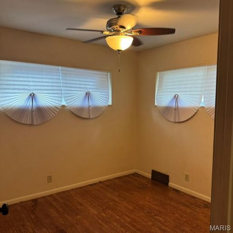 10016 Lakemoor Drive, St Louis, MO 63136