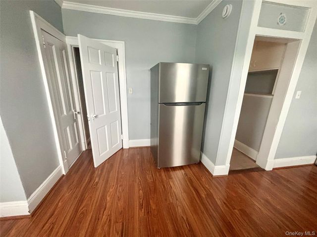 92 Wavecrest Street, Valley Stream, NY 11581