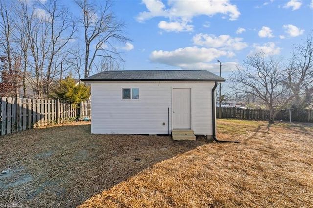 105 Charles Street, Thomasville, NC 27360