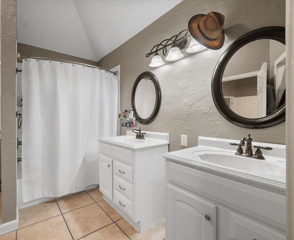 728 Saddle Road, White Settlement, TX 76108