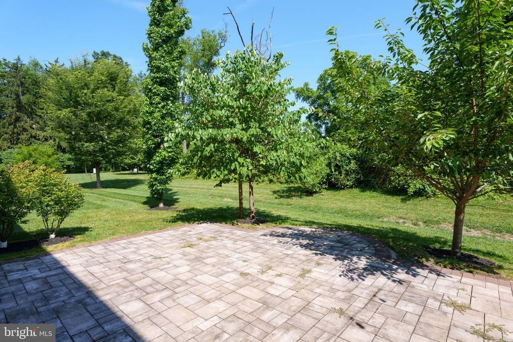 9 MYSTIC DR, Skillman, NJ 08558
