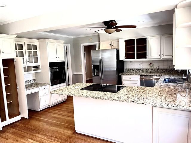 119 Woodlawn NE Drive, Marietta, GA 30067