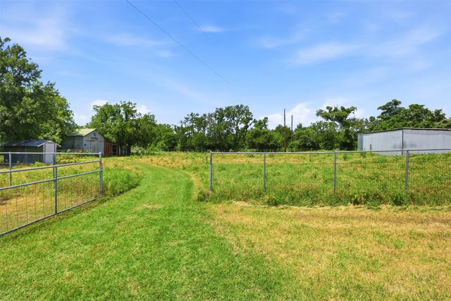 1009 El Rancho Rio, Bridgeport, TX 76426