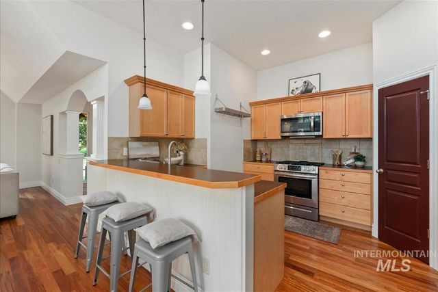 13379 N 8th, Boise, ID 83714