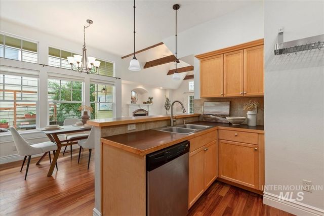 13379 N 8th, Boise, ID 83714