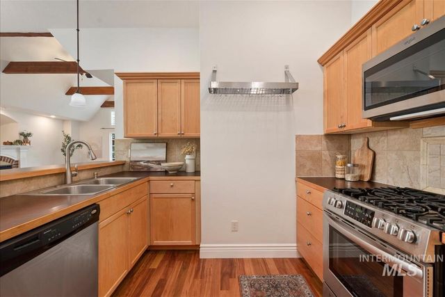 13379 N 8th, Boise, ID 83714