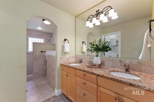 13379 N 8th, Boise, ID 83714