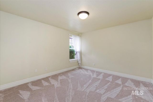 13379 N 8th, Boise, ID 83714