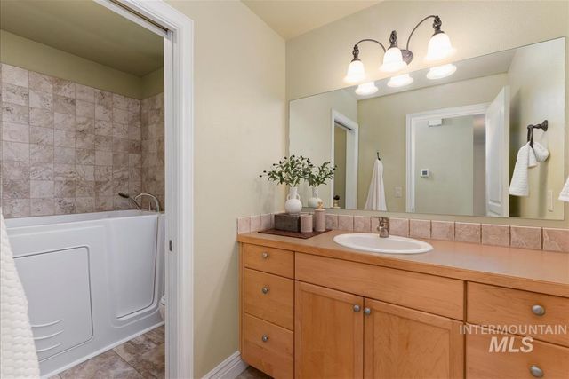 13379 N 8th, Boise, ID 83714