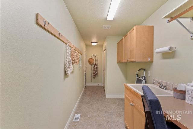 13379 N 8th, Boise, ID 83714