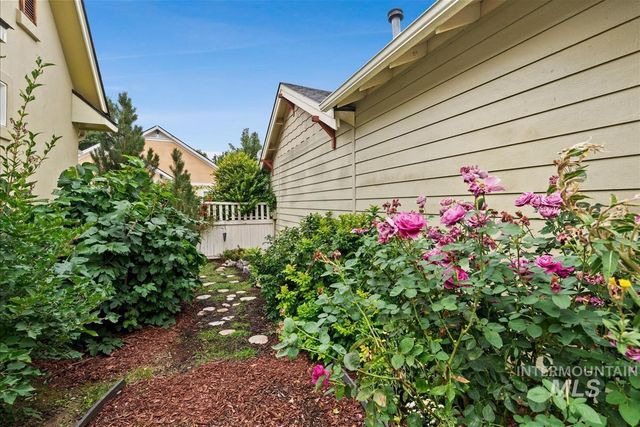 13379 N 8th, Boise, ID 83714